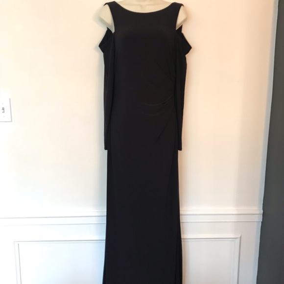 Vince Camuto cut out shoulder gown - Picture 6 of 6